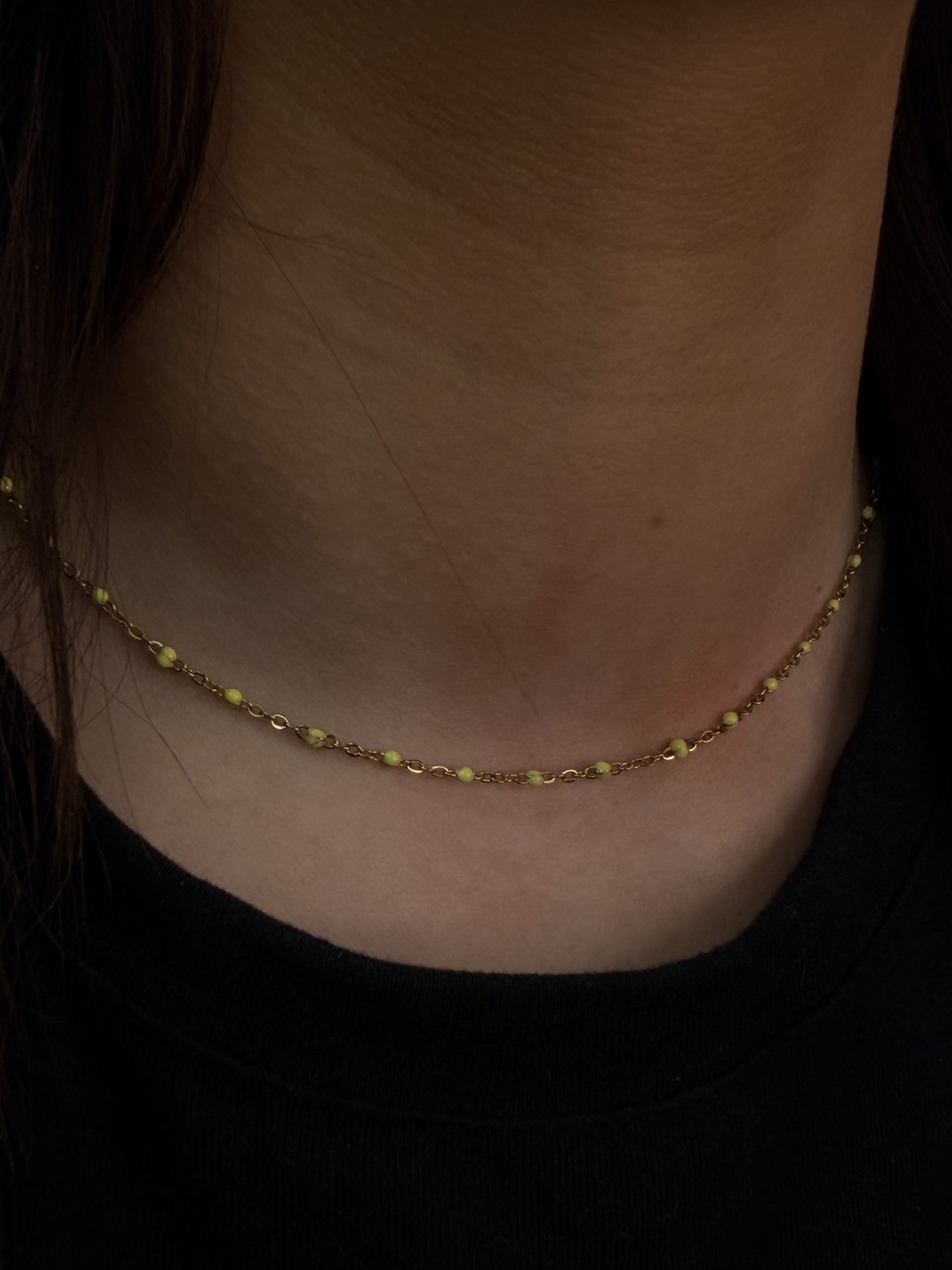 COLLIER RÉSINE DORÉ JAUNE